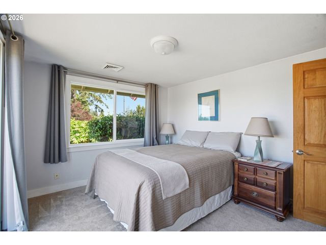 28884 HILLAIRE St, Eugene, OR 97402