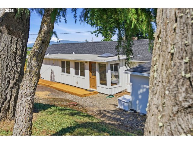 28884 HILLAIRE St, Eugene, OR 97402