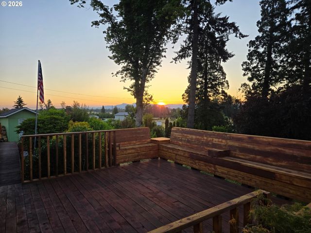 28884 HILLAIRE St, Eugene, OR 97402