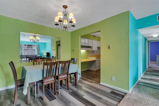 10117 Sakura Drive F, St Louis, MO 63128