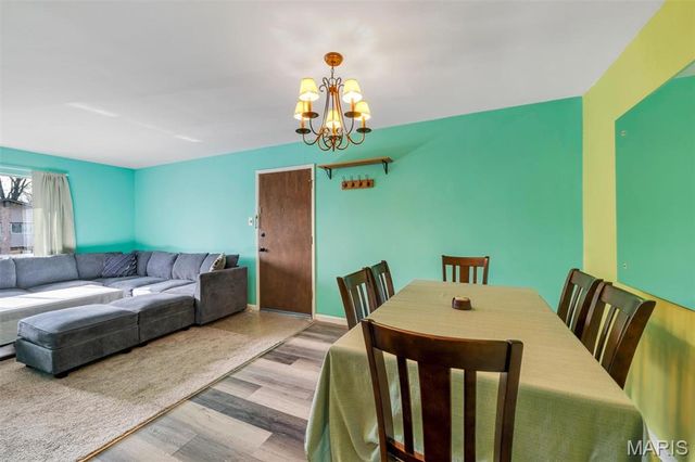 10117 Sakura Drive F, St Louis, MO 63128