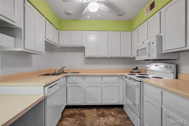 10117 Sakura Drive F, St Louis, MO 63128