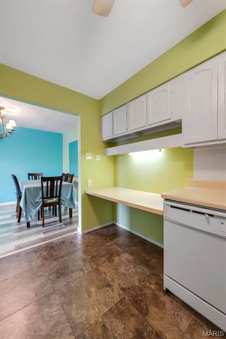 10117 Sakura Drive F, St Louis, MO 63128