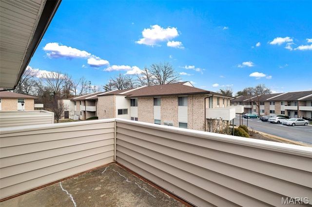 10117 Sakura Drive F, St Louis, MO 63128