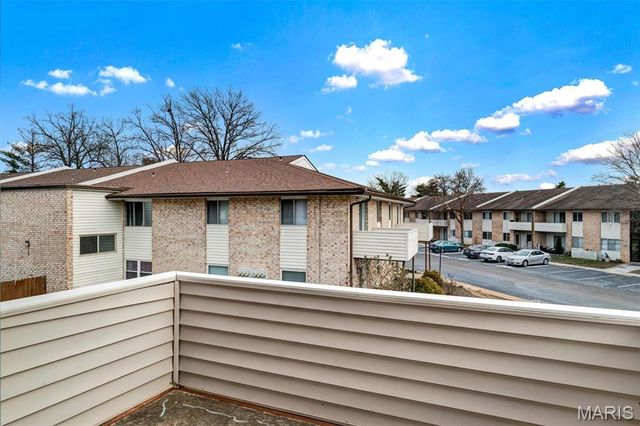 10117 Sakura Drive F, St Louis, MO 63128