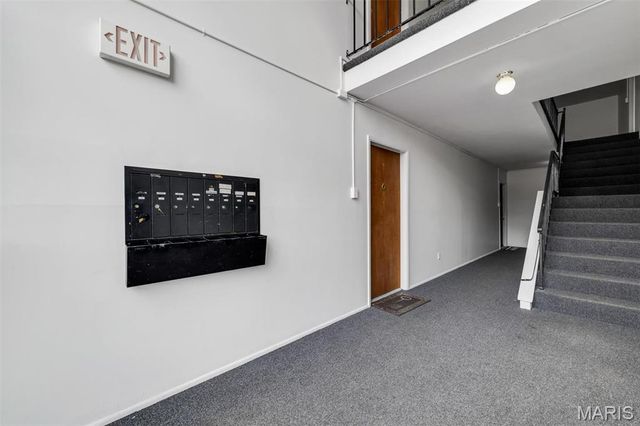 10117 Sakura Drive F, St Louis, MO 63128