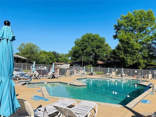 10117 Sakura Drive F, St Louis, MO 63128