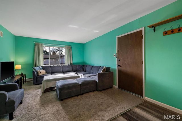 10117 Sakura Drive F, St Louis, MO 63128