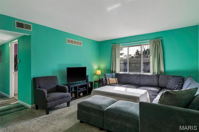 10117 Sakura Drive F, St Louis, MO 63128