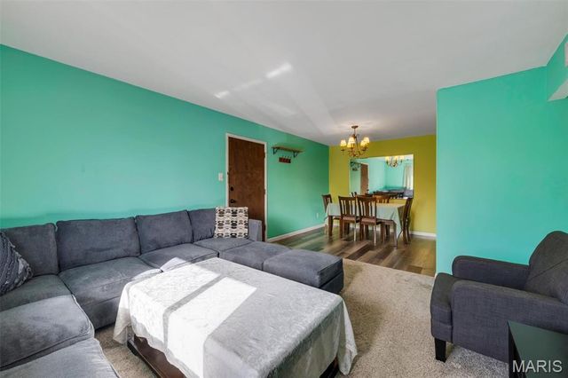 10117 Sakura Drive F, St Louis, MO 63128