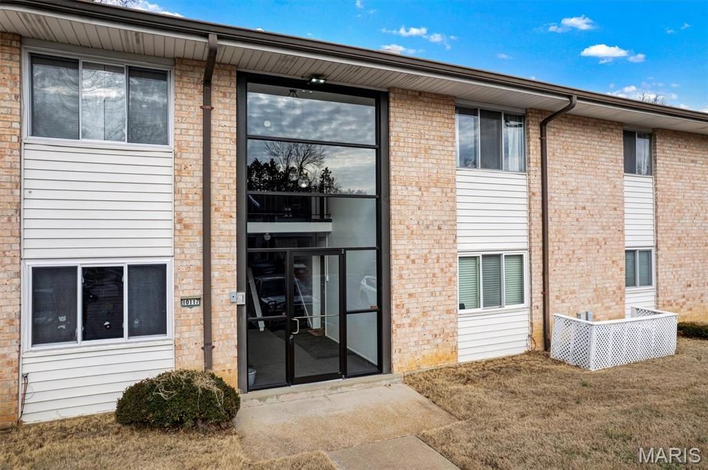 10117 Sakura Drive F, St Louis, MO 63128