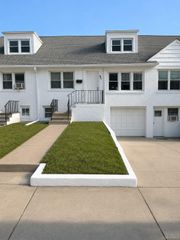 660 W Broadway, Long Beach, NY 11561