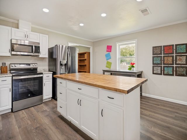 7041 Payte Lane, North Richland Hills, TX 76182