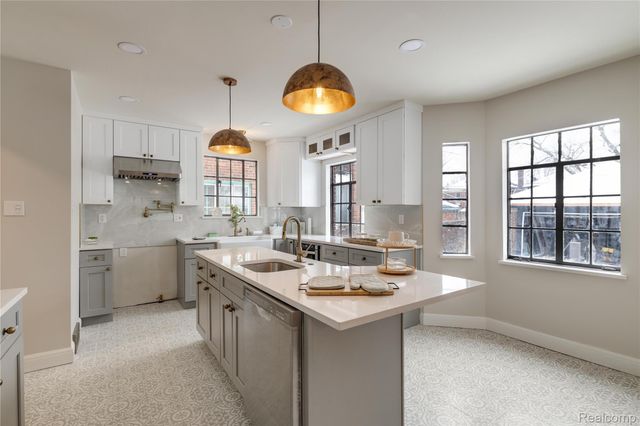 4069 Sturtevant Street, Detroit, MI 48204