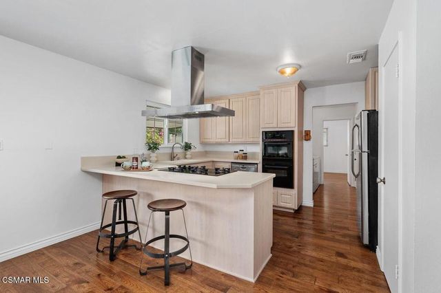 43 W Sidlee Street, Thousand Oaks, CA 91360