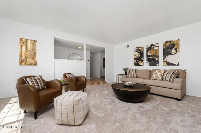 43 W Sidlee Street, Thousand Oaks, CA 91360