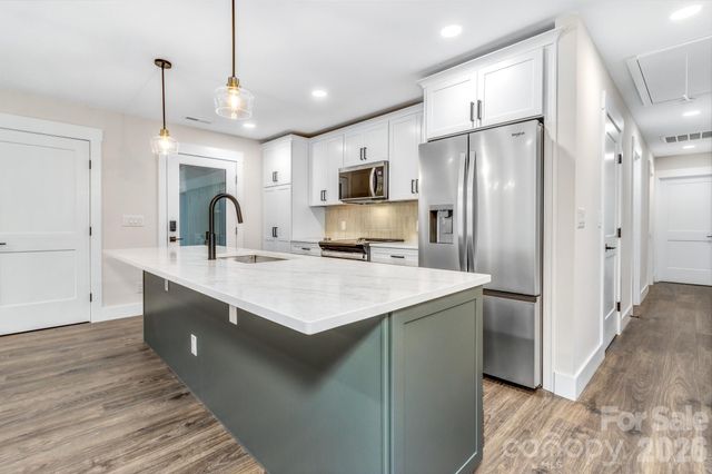4 Barnes Road, Asheville, NC 28803