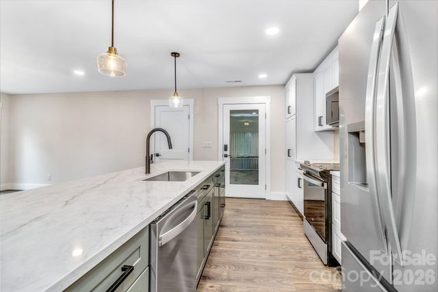 4 Barnes Road, Asheville, NC 28803