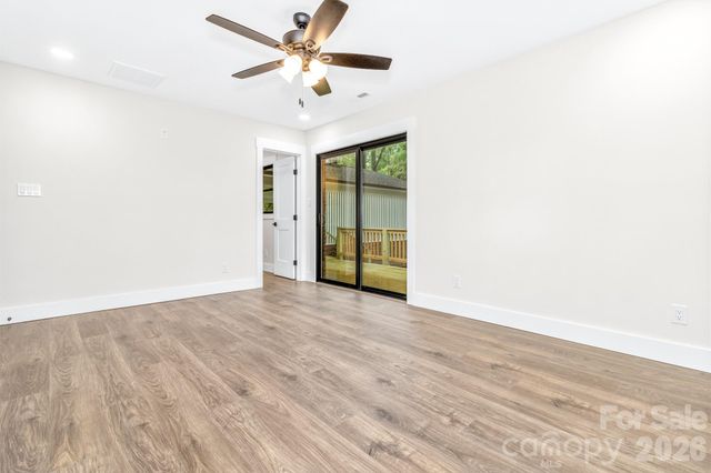 4 Barnes Road, Asheville, NC 28803