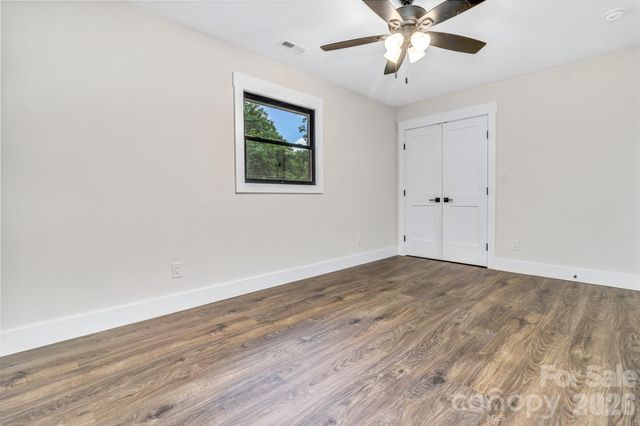4 Barnes Road, Asheville, NC 28803