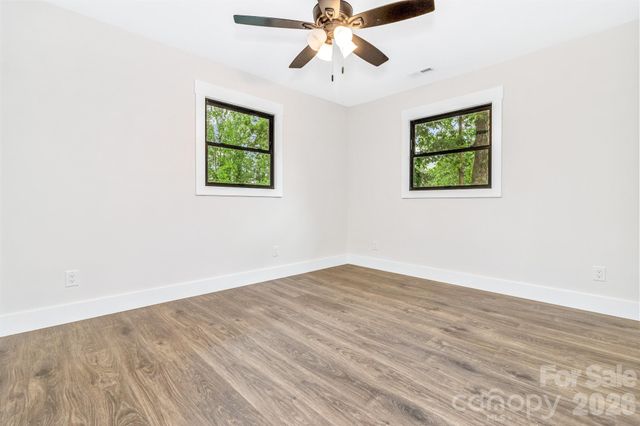 4 Barnes Road, Asheville, NC 28803