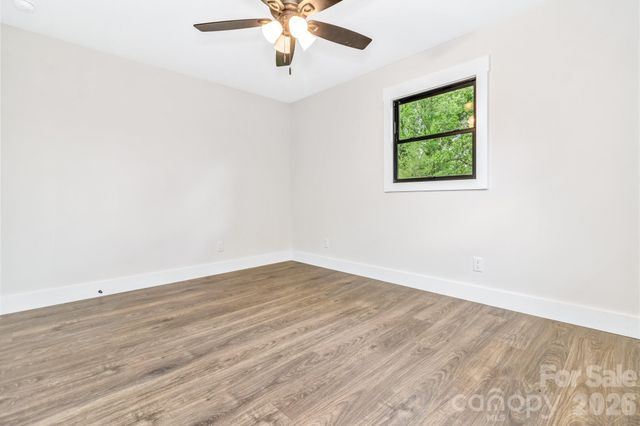 4 Barnes Road, Asheville, NC 28803
