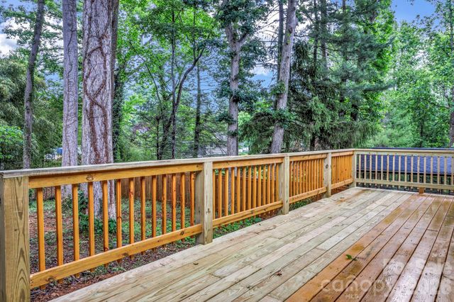 4 Barnes Road, Asheville, NC 28803