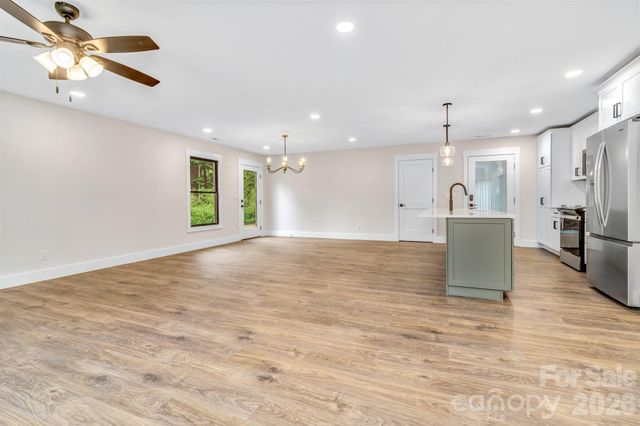 4 Barnes Road, Asheville, NC 28803