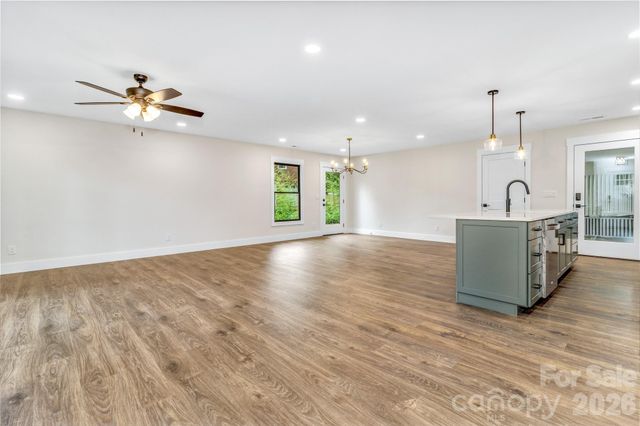 4 Barnes Road, Asheville, NC 28803