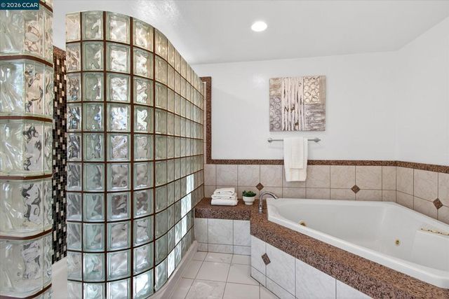 1831 Gilly Ln., Concord, CA 94518