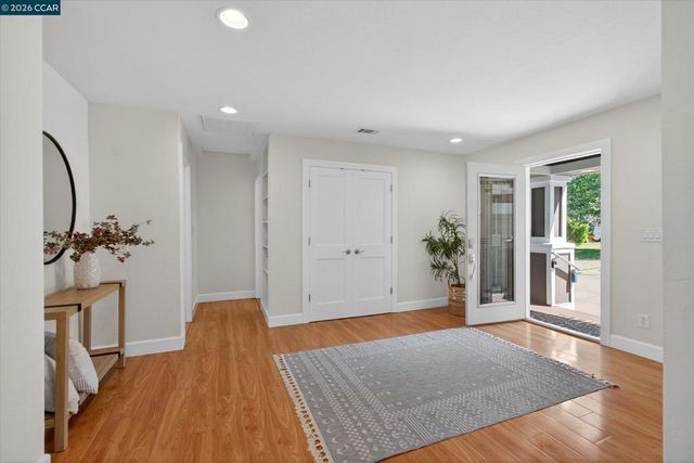 1831 Gilly Ln., Concord, CA 94518