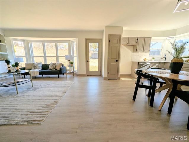 7008 Willow Stream Court, Oakville, MO 63129