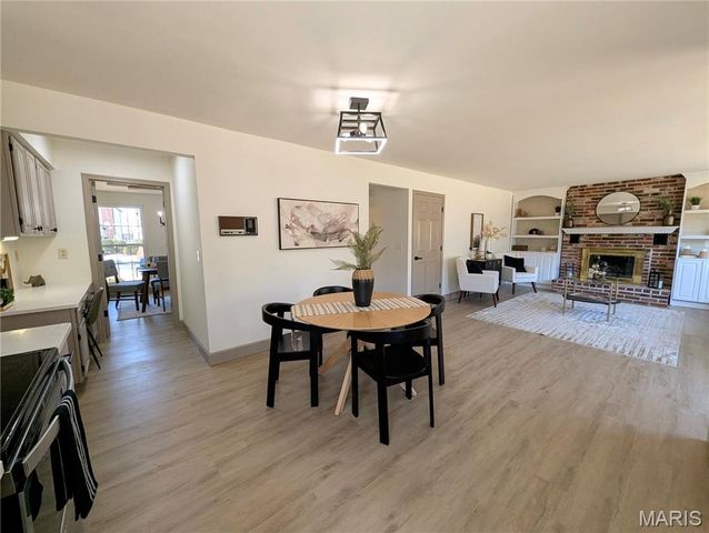 7008 Willow Stream Court, Oakville, MO 63129