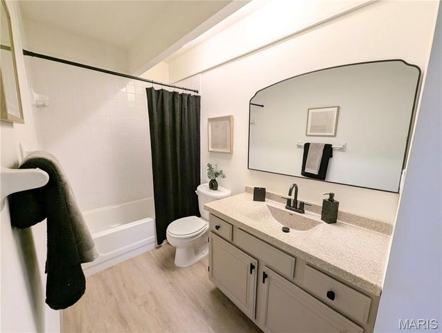 7008 Willow Stream Court, Oakville, MO 63129