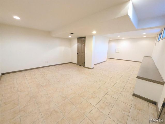 7008 Willow Stream Court, Oakville, MO 63129