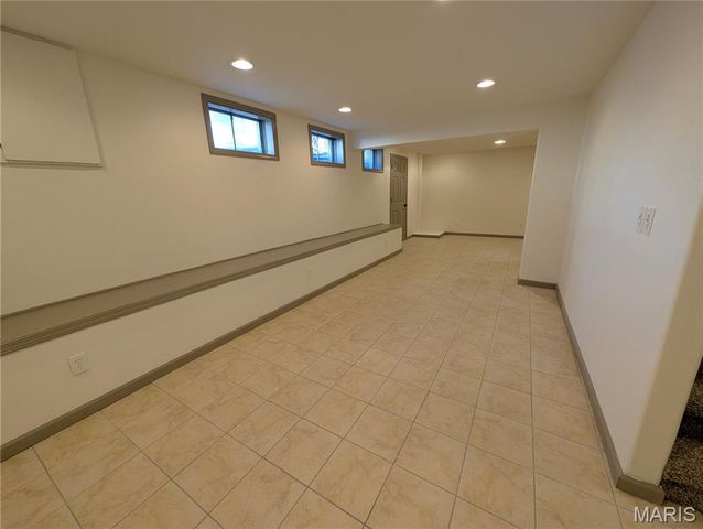 7008 Willow Stream Court, Oakville, MO 63129