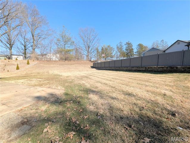 7008 Willow Stream Court, Oakville, MO 63129