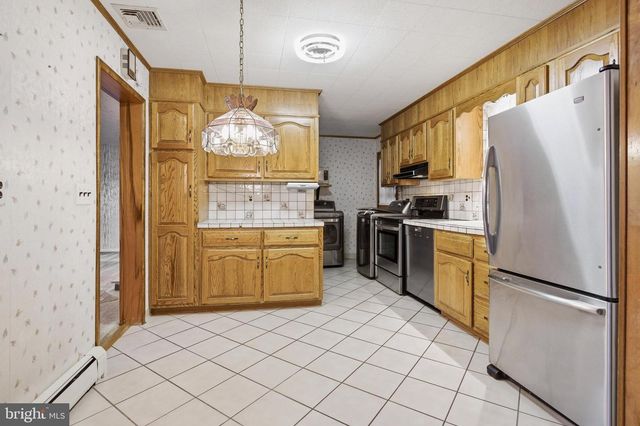 110 S NEW ARDMORE AVE, Broomall, PA 19008