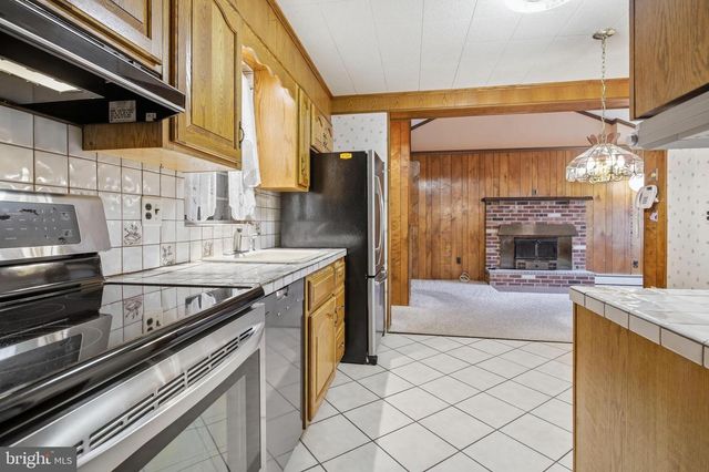 110 S NEW ARDMORE AVE, Broomall, PA 19008