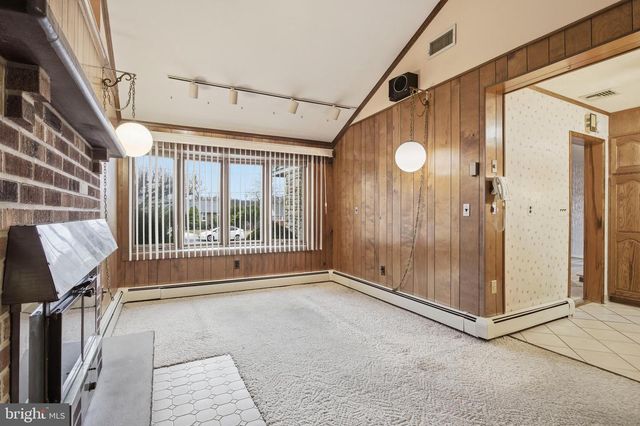 110 S NEW ARDMORE AVE, Broomall, PA 19008