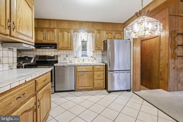 110 S NEW ARDMORE AVE, Broomall, PA 19008