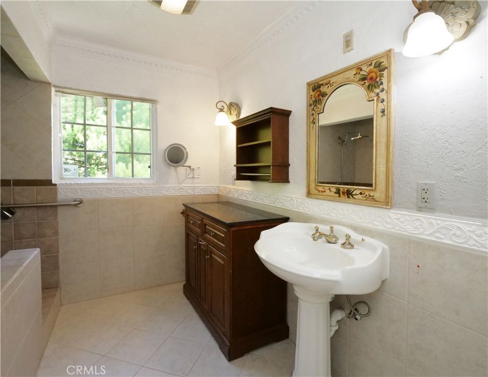 property-img