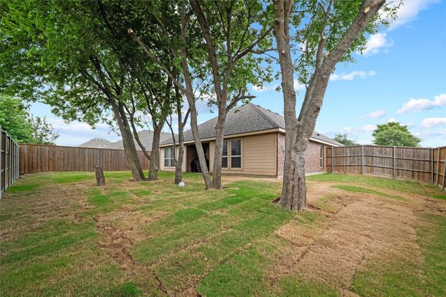 1054 Dancing Waters Avenue, Forney, TX 75126