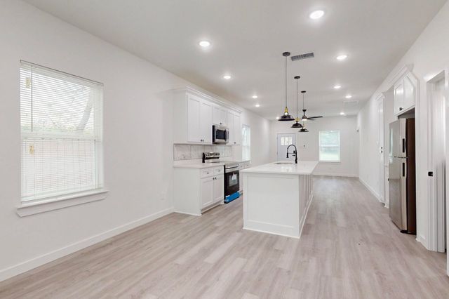 1213 Mill Street A & B, Gainesville, TX 76240