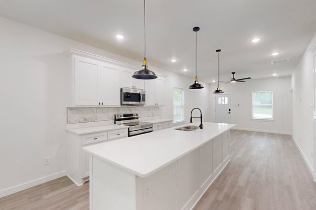 1213 Mill Street A & B, Gainesville, TX 76240