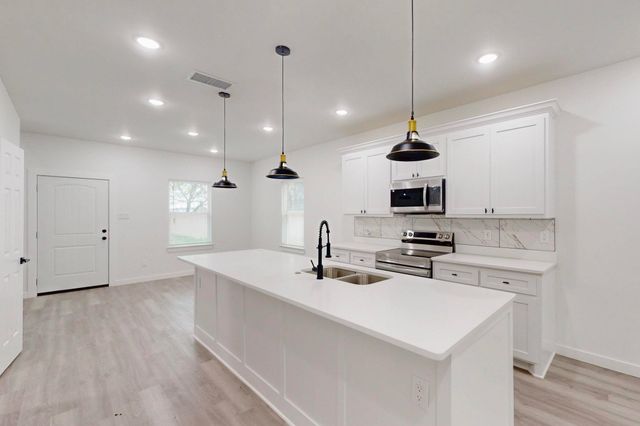 1213 Mill Street A & B, Gainesville, TX 76240