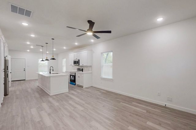 1213 Mill Street A & B, Gainesville, TX 76240