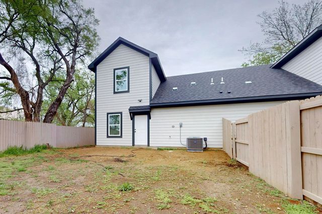 1213 Mill Street A & B, Gainesville, TX 76240