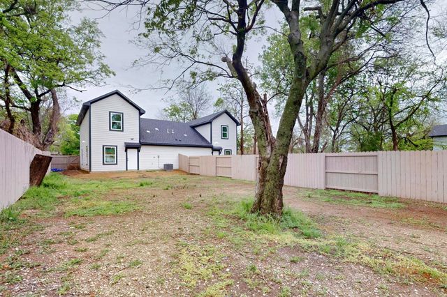 1213 Mill Street A & B, Gainesville, TX 76240