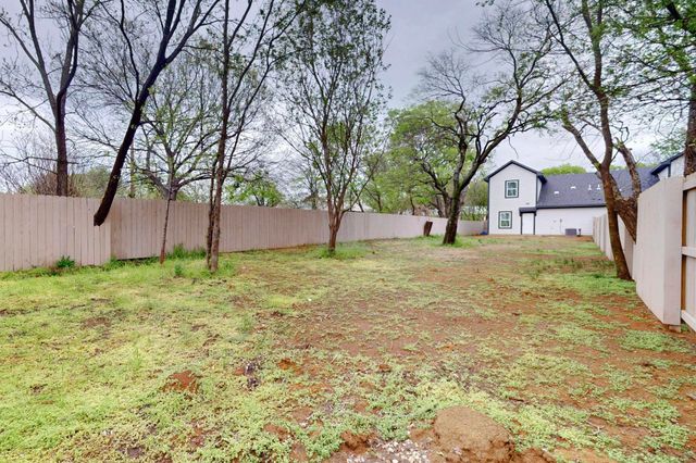 1213 Mill Street A & B, Gainesville, TX 76240